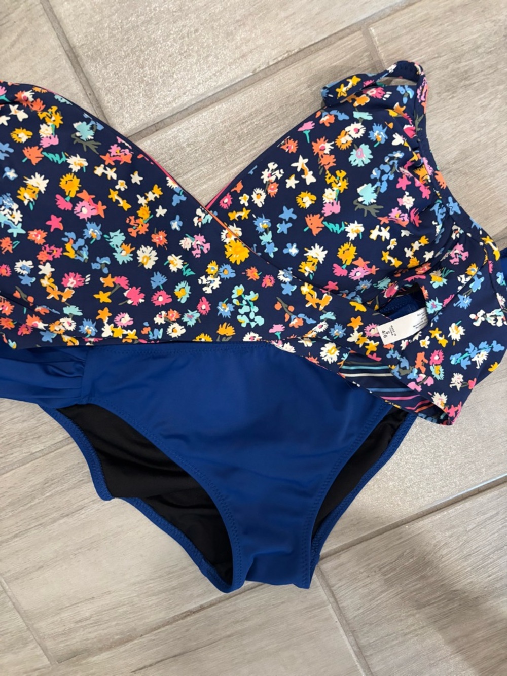 Vera Bradley Reversible Bikini top - floral‎ and stripes size Small/VS bottoms M - Picture 12 of 14
